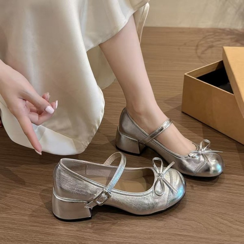 Dress Shoe Pointed - รองเท้าสตรีแบบแมรี่เจน หัวกลม ส้นหนา สายรัดหัวเข็มขัด ประดับโบว์ ปากตื้น